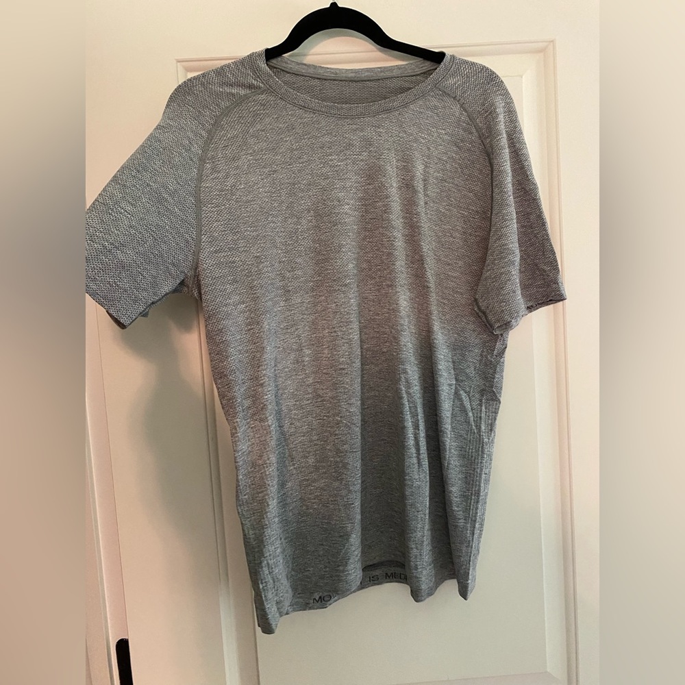 MENS LULULEMON “movement is medicine” tech running tank // grey // medium